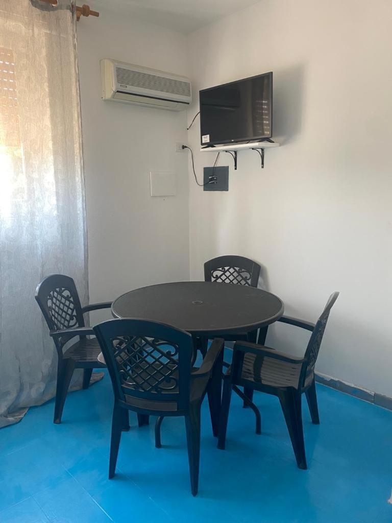 Le Stanze Del Mare Aparthotel Golfo Aranci Room photo